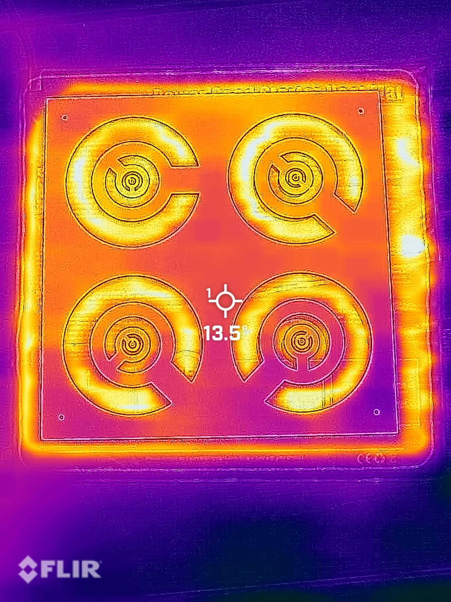 Thermal camera image of robot test equipment, used to benchmark thermal acuity under controlled conditions.